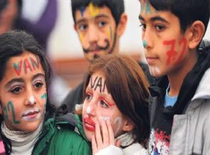 Yardım seferberliğini 7,2 fotoğrafıyla gölgelediler