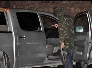 Yola patlayıcı döşemeye çalışan PKK'lılar yakalandı
