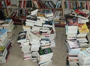 2 bin kitaba el konuldu