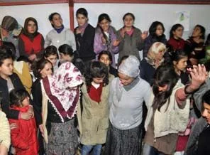Adıyaman'da depremzedelere moral gecesi