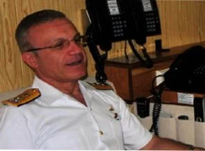 Balyoz'da bir tümamiral teslim oldu