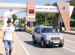 Başörtülü kızı derse almayan hocaya ceza