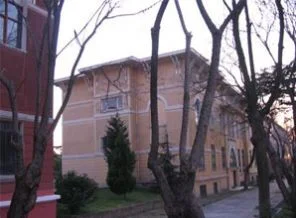 Cerrahpaşa çöküyor acil bina aranıyor