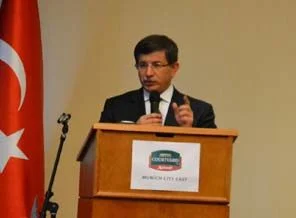 Davutoğlu Neonazi kurbanlarına sahip çıktı
