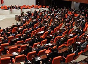 Emekli millet vekillerine %100 zam
