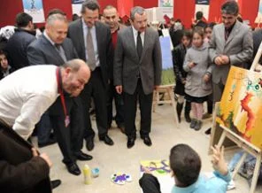 Fırçalar engelleri aştı