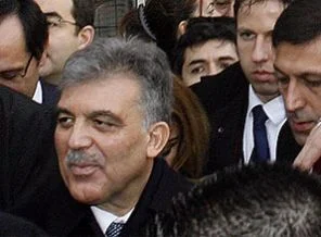 Gül, cuma namazını Viyana'da kıldı