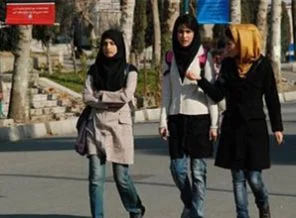 İran'da kız öğrenci hakimiyeti