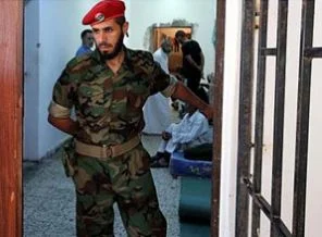 Kaddafi'nin askerlerine af