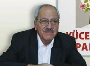 Karakoç, pek çok şairden daha fazla bu ülkenin şairi