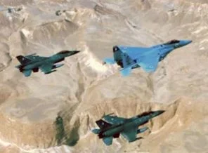 Komşu İsrail'le hava tatbikatı yaptı