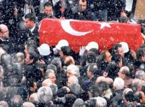 Menderes son yolculuğuna uğurlandı
