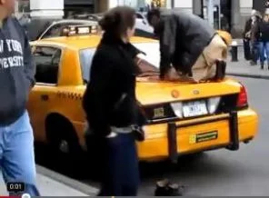 New York'ta sokak ortasında namaz