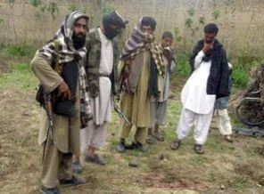 Pakistan'da 25 Taliban öldürüldü