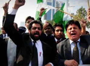 Pakistan'da 'NATO' öfkesi
