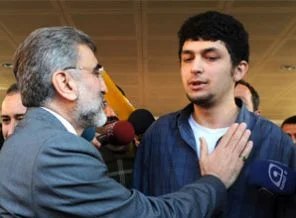Protesto tatlıya bağlandı