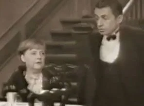 Sarkozy, Merkel'in uşağı oldu!