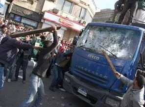 Tahrir Meydanı'nda kavga