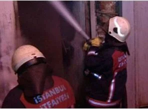 Tophane'deki nargile kafeler alev alev