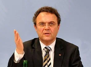 Almanya İçişleri Bakanı'ndan PKK itirafı