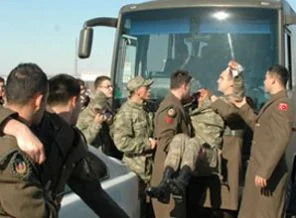 Askeri araç kaza yaptı: 20 asker yaralı