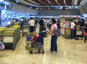 Bavuldan kadın cesedi çıktı