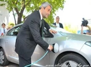 Birden fazla yerli otomobil yolda