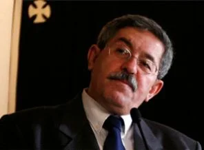 Cezayir Başbakanı'na tepki yağıyor