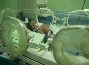 Elektrik kesildi yeni doğan 8 bebek öldü