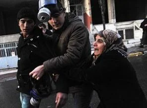İstanbul'da izinsiz gösterilere polis müdahalesi