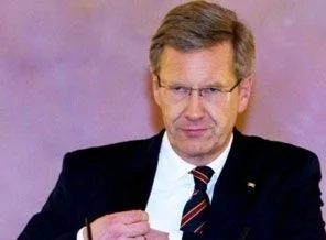Kamuoyu Wulff'un istifasını istiyor