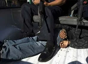 Meksika'da mahkumlar birbirine girdi: 31 ölü