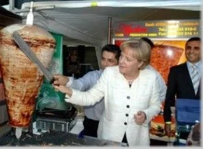 Merkel, 'Göçmenlere kamuda çalışın' dedi