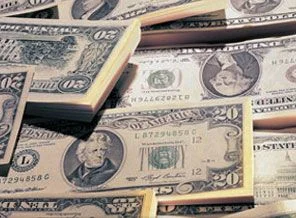 Merkez doların peşini bırakmıyor