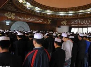 Polis cami yıkmak isteyince...