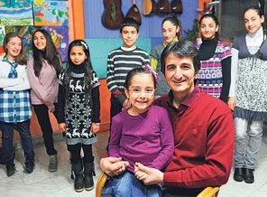 Şarkılarla hadis öğretiyor