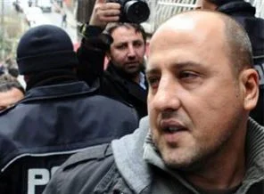 Şık: Kitapla gelmedim patlar diye