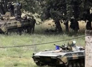 Suriye,Türkiye sınırındaki köylere operasyon başlattı