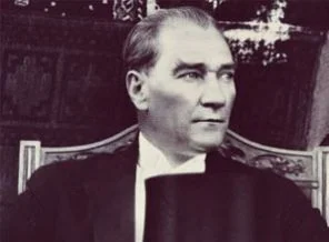 Atatürk'e Danimarka saldırısı