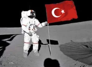 Ay'a giden Türk bayrağı geri dönüyor