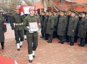 'Ben Kürt'üm, ay yıldız için canımı veririm'