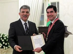Berdimuhammedov'a devlet nişanı