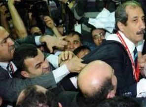 CHP'de muhaliflere söz hakki yok!