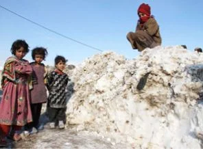 Çocuklar soğuğa dayanamadı: 40 ölü
