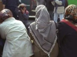 Fransa'nın hedefinde yine başörtü var!