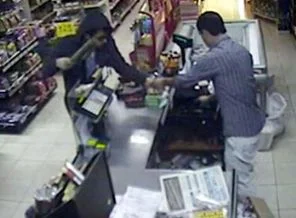Hırsızlar marketi böyle soydular (video)