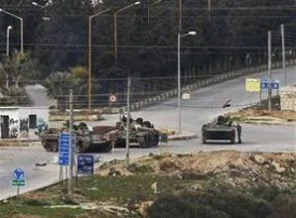 Humus'a dakikada iki roket düşüyor
