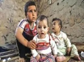 Isınmak için odaların kapılarını kırıyorlar