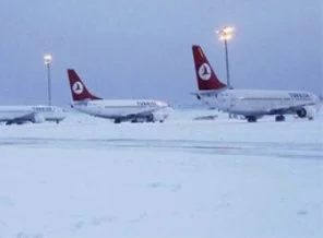 İstanbul'da 84 uçak seferi iptal oldu