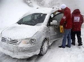 Kar ulaşımı vurdu, onlarca kişi esir kaldı
